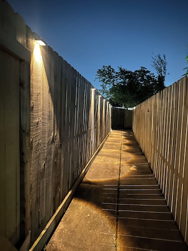 Quiet & Cozy 
Tranquil 2-Bedroom/2 Bath House 
 Close to Downtown Houston