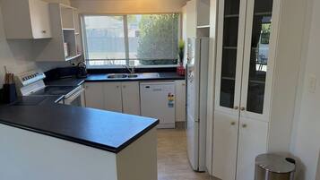 Réfrigérateur, micro-ondes, four, lave-vaisselle