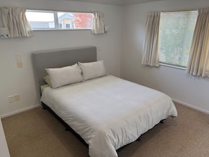 3 bedrooms, iron/ironing board, WiFi