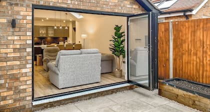 2 bedroom accommodation in Market Harborough