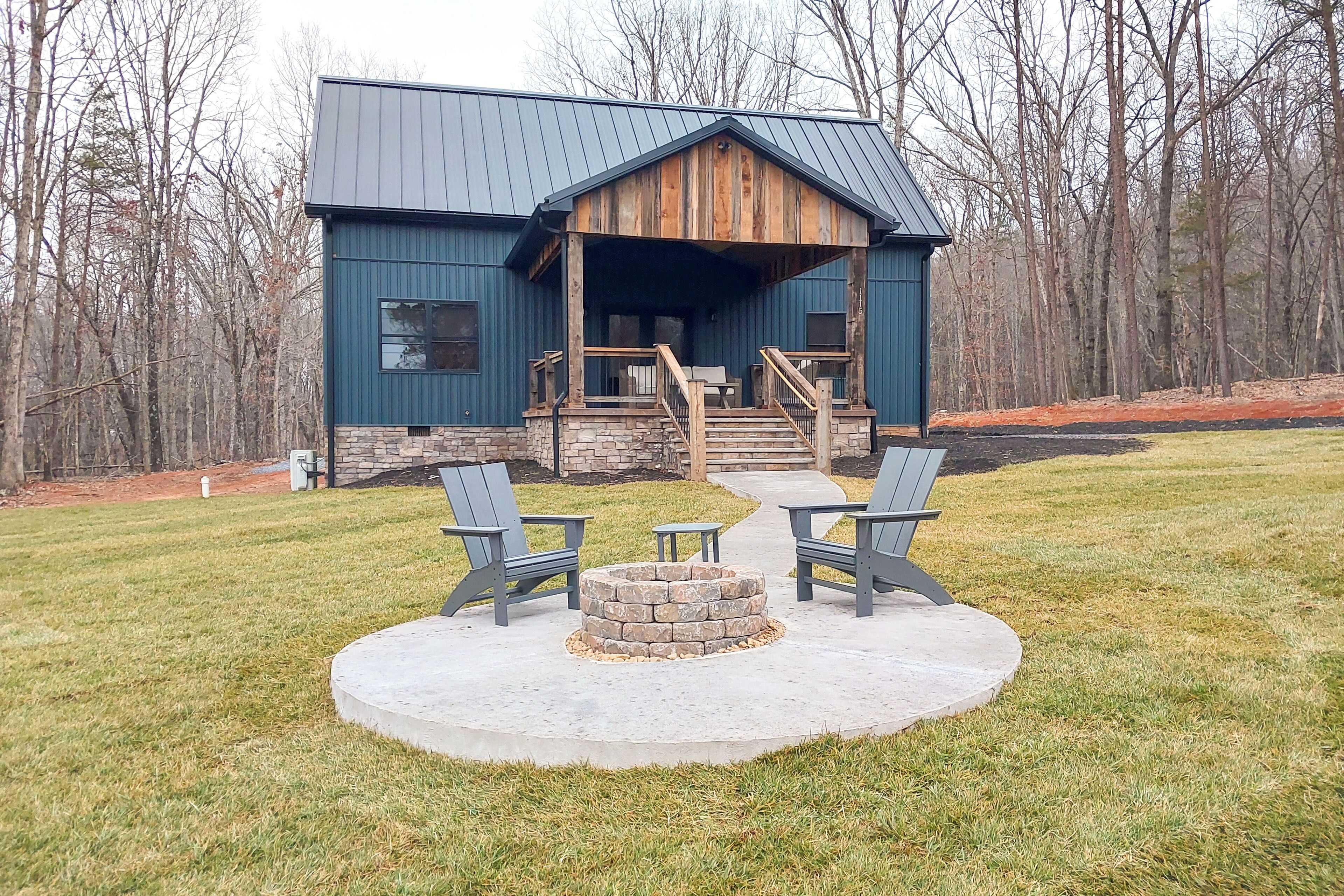 Bedford Vacation Rental | 1BR | 1BA | 1,100 Sq Ft | Stairs Required