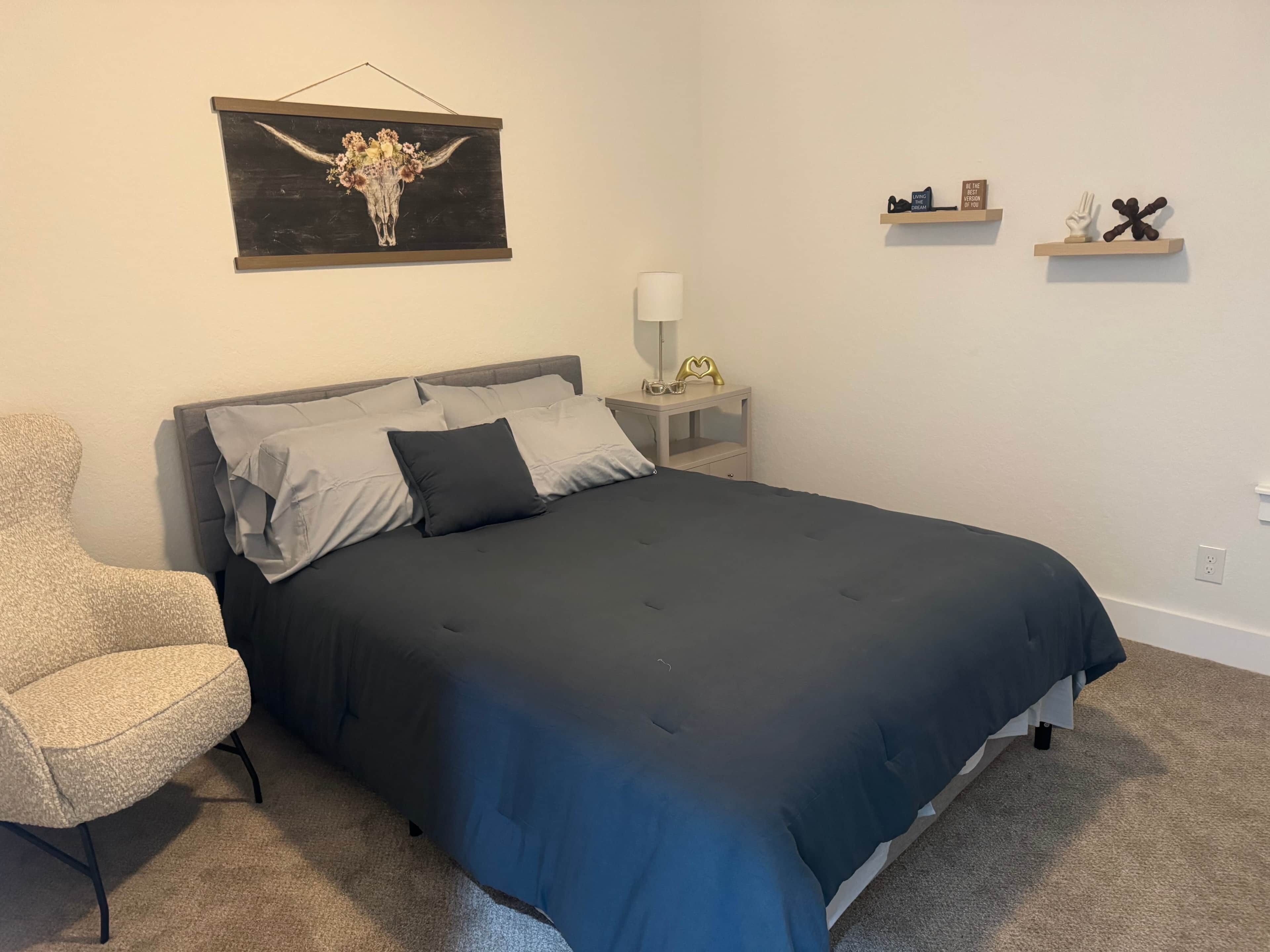 4 bedrooms, iron/ironing board, WiFi, bed sheets