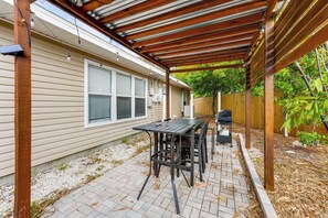 Outdoor dining - 4 Mi to Clearwater Beach: Extended Stay w/ Yard (Clearwater)