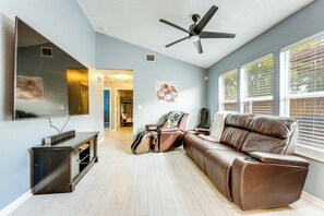 TV - 4 Mi to Clearwater Beach: Extended Stay w/ Yard (Clearwater)