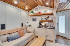 Een televisie en een stereo