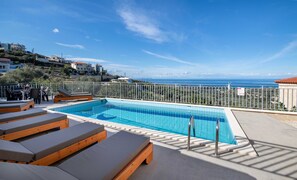 Outdoor pool - 5-Bedroom Villa with Pool – Sleeps 11 (Rethymno)