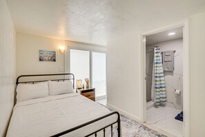 3 habitaciones, tabla de planchar con plancha y acceso a internet