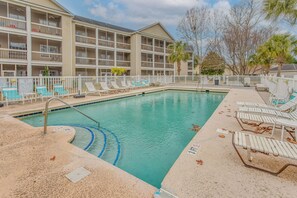 Pool - Condo w/ Pool Access, 1 Mi to Cherry Grove Beach (North Myrtle Beach)