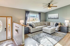 TV - 2 Mi to Main St, Sturgis! Spacious Group Getaway (Sturgis)