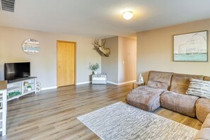 TV - 2 Mi to Main St, Sturgis! Spacious Group Getaway (Sturgis)