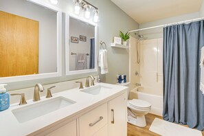 Hair dryer, towels - 2 Mi to Main St, Sturgis! Spacious Group Getaway (Sturgis)