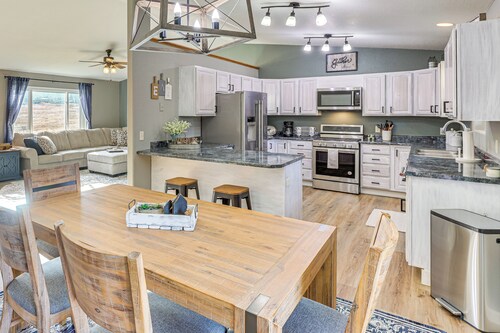 2 Mi to Main St, Sturgis! Spacious Group Getaway