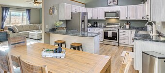 2 Mi to Main St, Sturgis! Spacious Group Getaway