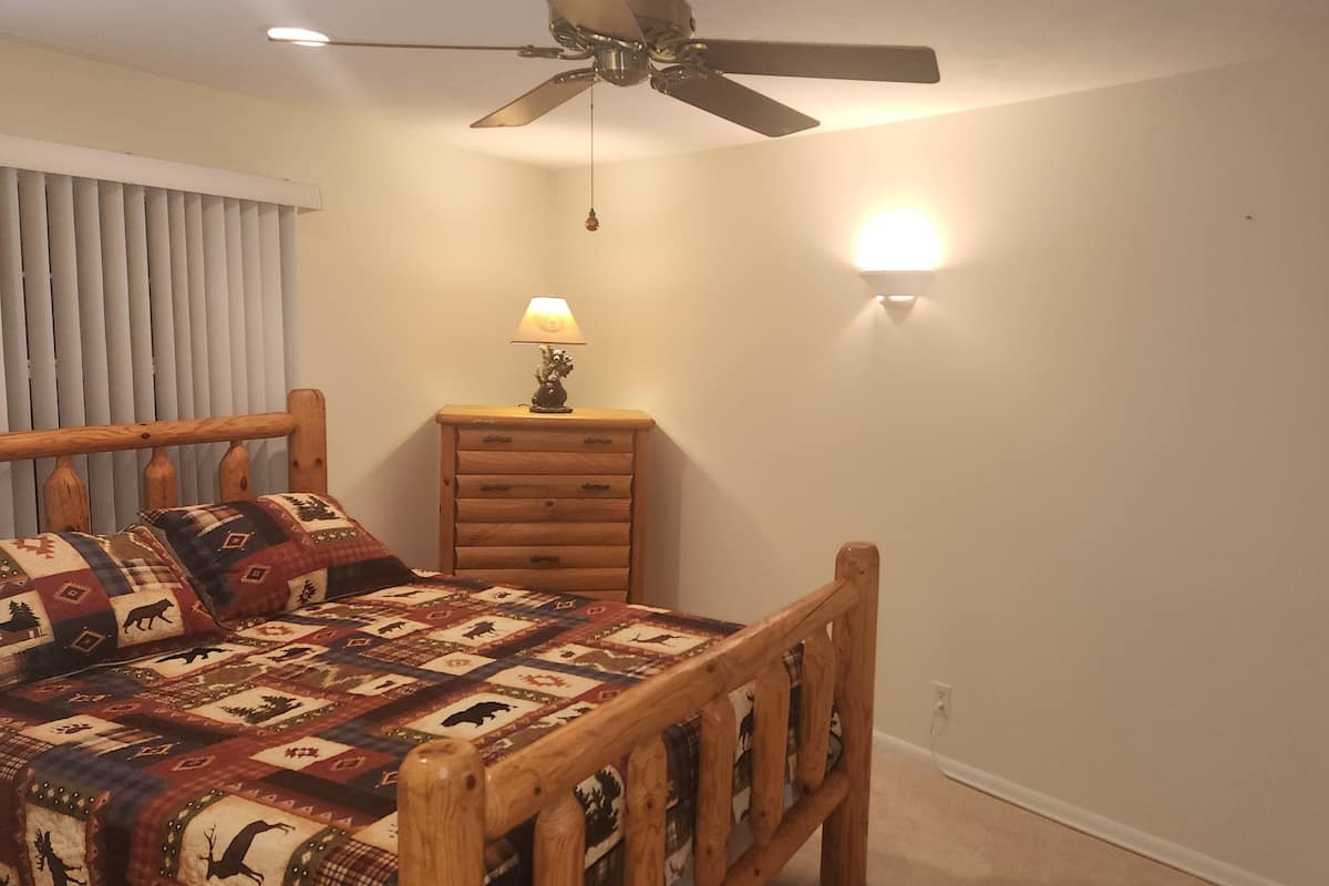 Family Cabin, Lake View | Desk, laptop workspace, blackout drapes, soundproofing