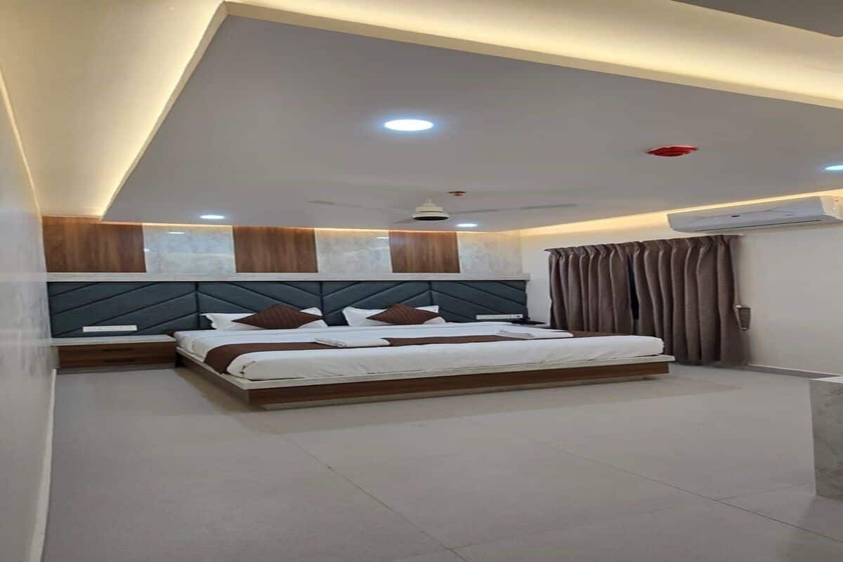 Standard Suite | Desk, WiFi (free)