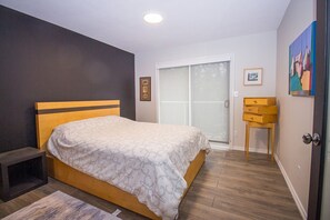 Room - Hillside Haven with Lakeview (Okanagan Falls)