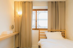 2 Schlafzimmer, Zimmersafe, Schreibtisch, Bügeleisen/Bügelbrett