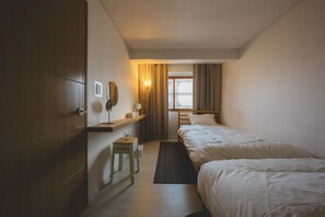 2 Schlafzimmer, Zimmersafe, Schreibtisch, Bügeleisen/Bügelbrett