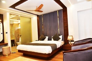 Deluxe Double Room, City View | Desk, free WiFi - Divine Peak (Pachmarhi)