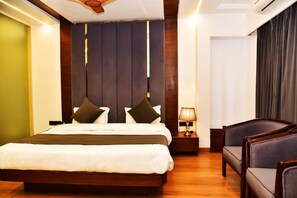 Deluxe Double Room, City View | Desk, free WiFi - Divine Peak (Pachmarhi)