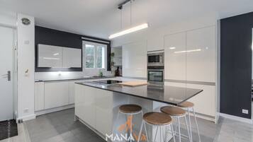 Réfrigérateur, micro-ondes, four, lave-vaisselle