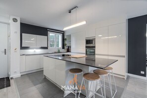 Réfrigérateur, micro-ondes, four, lave-vaisselle