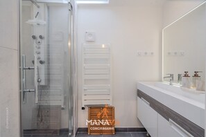 Shower, hair dryer, towels