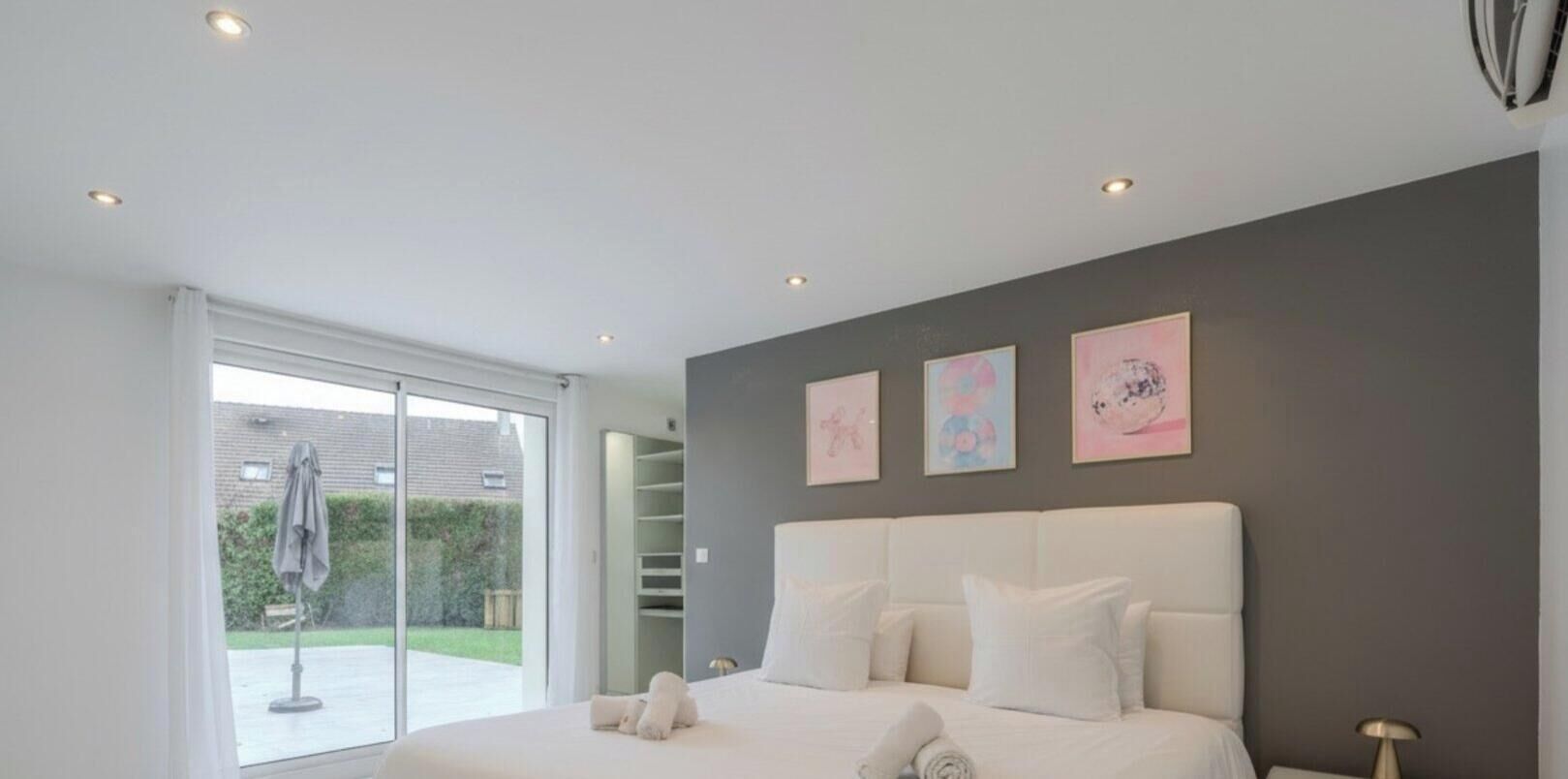 Iron/ironing board, internet, bed sheets