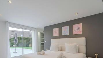 Iron/ironing board, internet, bed sheets