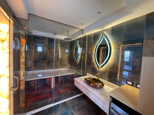 Luxury 6BD Smart Villa with Heated Pool in Sheikh Zayed