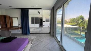 6 bedrooms, WiFi, bed sheets