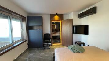 6 bedrooms, WiFi, bed sheets