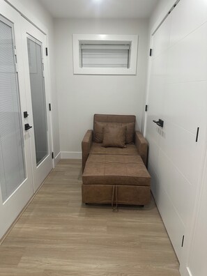 Interior - 2B2B1DEN ENTIRE NEW HOUSE -Ensuite laundry-Dishwasher-great location (Vancouver)