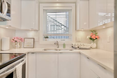 Private 3Bed Entire House/ 15 mins YVR/ 20 mins DT