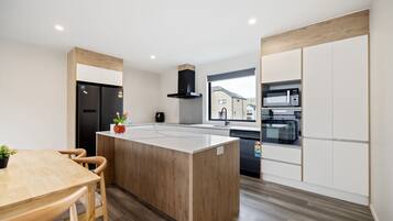 Townhouse, byutsikt | Eget kjøkken