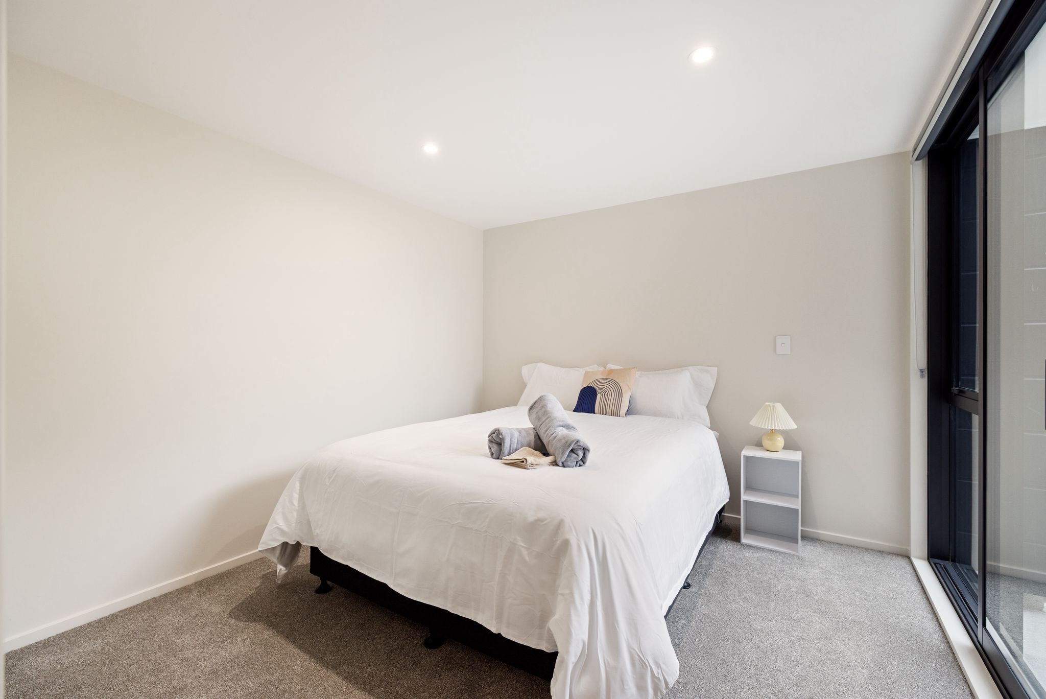 Townhouse, byutsikt | Strykejern/-brett og wi-fi (inkludert)