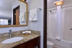 Hair dryer, towels - Cozy King Stay with Free Breakfast and Parking! Pets are Welcome! (Naperville)