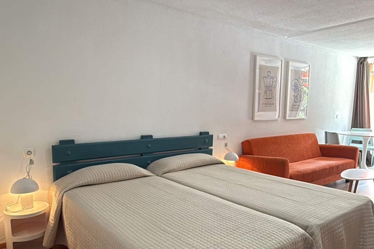 Comfort Studio | Laptop workspace, blackout drapes, iron/ironing board, cribs (free)