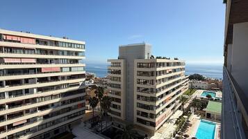 Deluxe appartement, gedeeltelijk uitzicht op zee | Terras