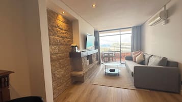 Deluxe Apartment, Partial Sea View | Living area