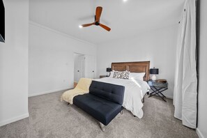 4 bedrooms, iron/ironing board, WiFi