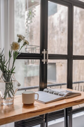 Quiet & Bright 4BR Home – Balcony, Bathtub, Full Kitchen, Cozy