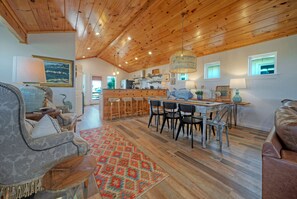 Dining - Relaxed Port Aransas Home Near Beach, Dining, and Island Fun | At Last (Port Aransas)