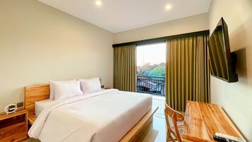 Deluxe Double Room | Desk, laptop workspace, free WiFi