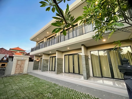 Exterior. Sekar Tunjung Guest House Seminyak