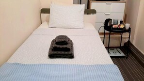 Free WiFi - Georgias house 7 min from Athens airport (Spata-Artemida)