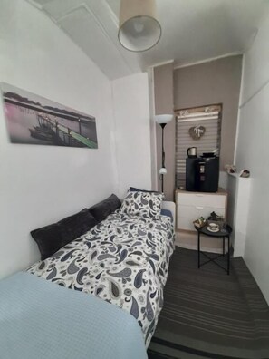 Free WiFi - Georgias house 7 min from Athens airport (Spata-Artemida)