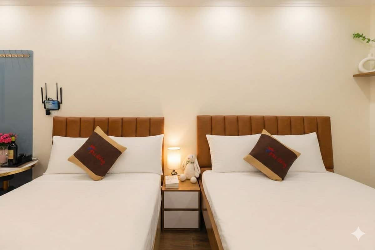 高級寝具、ピロートップベッド、客室ごとに異なる装飾、デスク