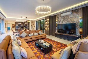 Interior - Spacious 5-bedroom villa in lovely Bali near Savaya (Ungasan)