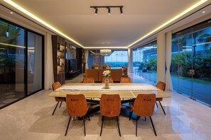 Dining - Spacious 5-bedroom villa in lovely Bali near Savaya (Ungasan)